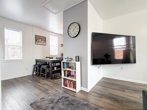 Interior - Two bedroom apartment close to Zoo, Down Town. (Omaha)