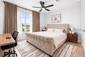 3 Schlafzimmer, Zimmersafe, Schreibtisch, Bügeleisen/Bügelbrett