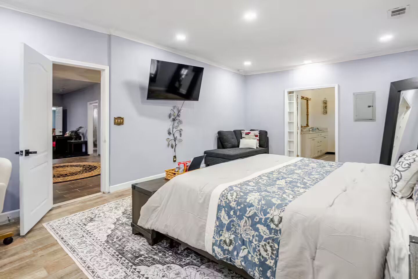 4 slaapkamers, een strijkplank/strijkijzer, wifi, beddengoed
