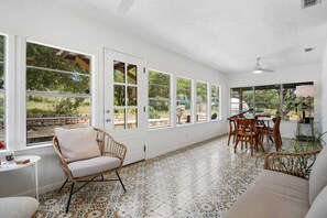 Living area - The Nueces River Escape (Uvalde)