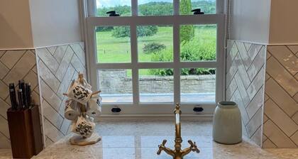 Luxury Bothy- near Dale and Lakeswith stinning views