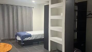 2 bedrooms, iron/ironing board, Internet, bed sheets