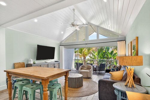 2BR Family Condo · Heated Pool · Steps to Beach