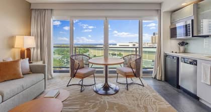Ala Moana 1 Bedroom · Ocean Views, Beach, Mall