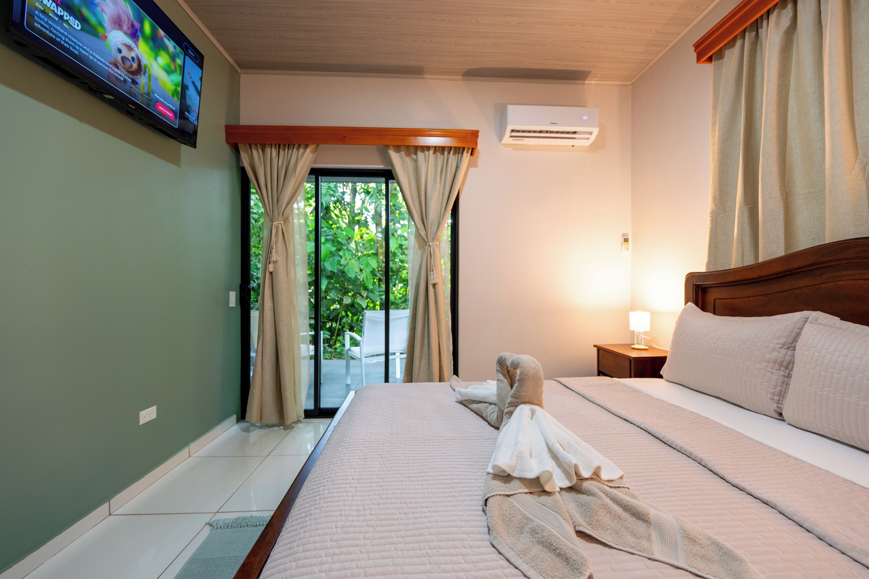 Free WiFi, bed sheets
