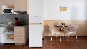 Fridge, microwave, coffee/tea maker, toaster