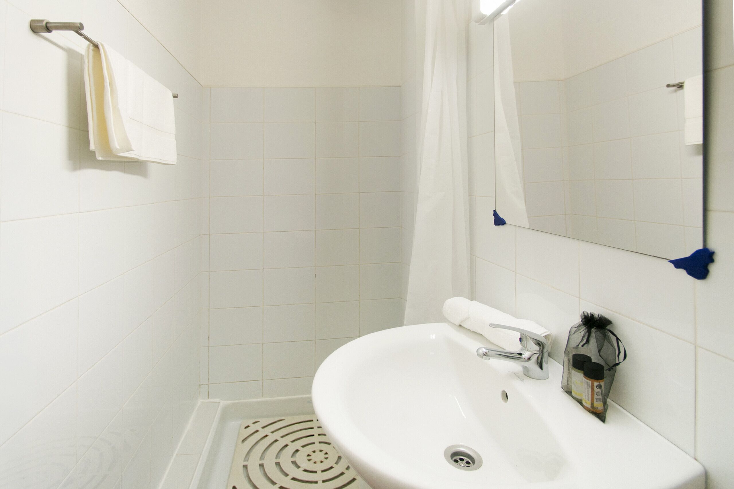 Dusche, Haartrockner, Handtücher