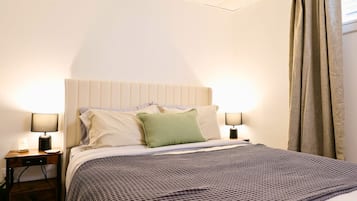 2 bedrooms, internet, bed sheets