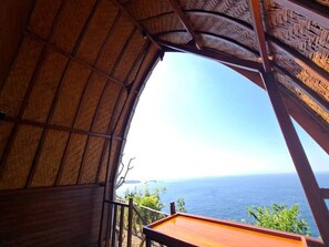 Deluxe Room, Ocean View | Property grounds - Cozzy Sea Dream Cliff Eco Guest House (Tanglad)