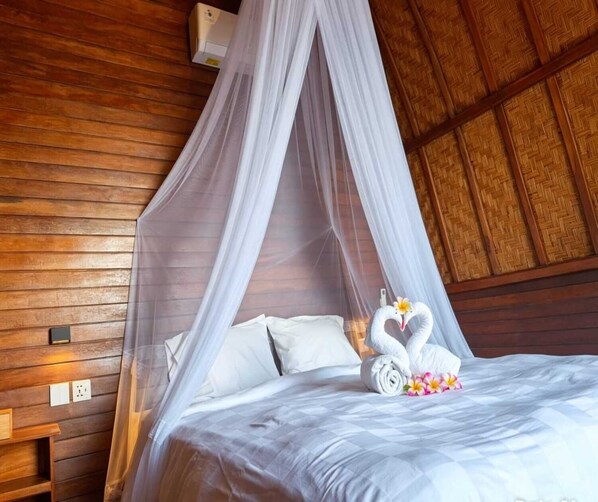 Deluxe Room, Ocean View | Free wired internet - Cozzy Sea Dream Cliff Eco Guest House (Tanglad)
