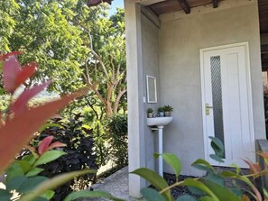 Deluxe Room, Ocean View | Property grounds - Cozzy Sea Dream Cliff Eco Guest House (Tanglad)
