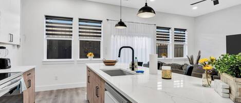 Fridge, microwave, stovetop, dishwasher