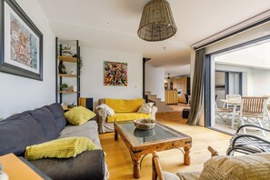 Living area - Architect-designed house for 7 people, authentic, near Boisvinet Beach (Saint-Gilles-Croix-de-Vie)