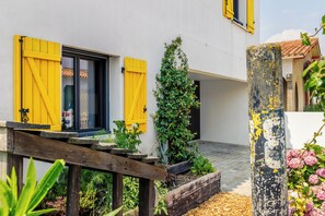 Exterior detail - Architect-designed house for 7 people, authentic, near Boisvinet Beach (Saint-Gilles-Croix-de-Vie)