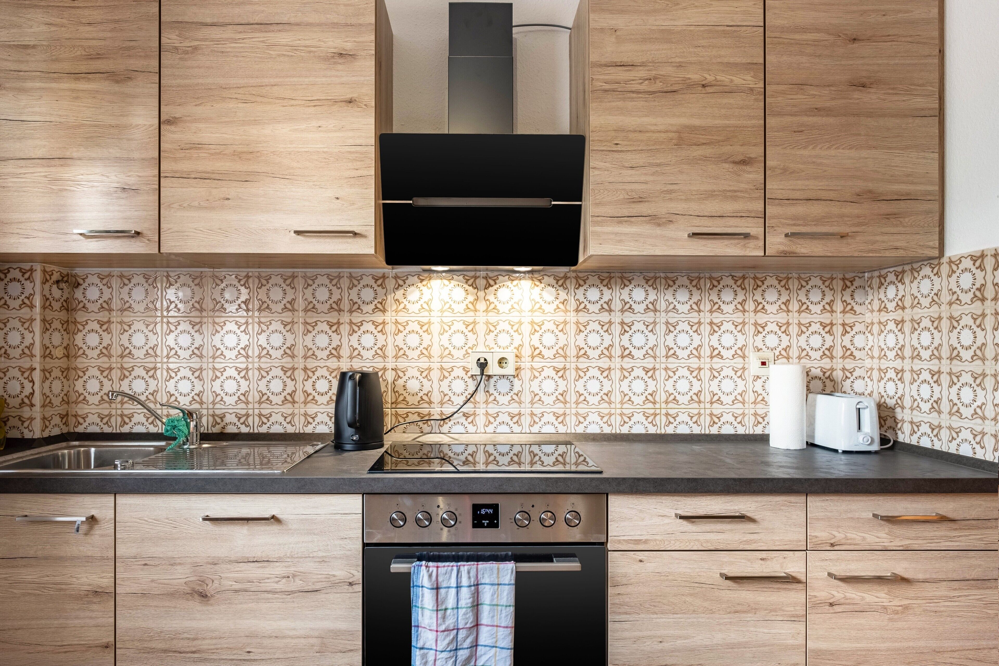 Fridge, oven, stovetop, dishwasher