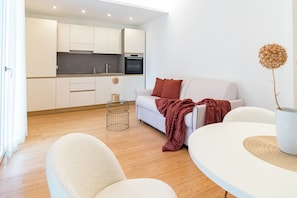Living area - An elegant welcome just a short walk from the beach and the D'Annunzio Pine Forest. (Pescara)
