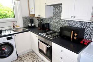 Private kitchen - Stunning central apartment free public parking (Dumfries)