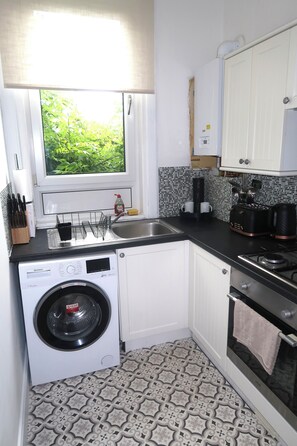 Private kitchen - Stunning central apartment free public parking (Dumfries)