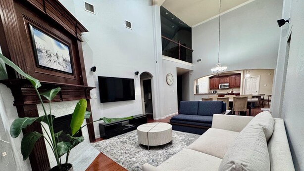A living room with a flat-screen TV, a sofa, a coffee table, and a potted plant. - Near FIFA World Cup Dallas Stadium, Golf view home (Grand Prairie)