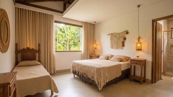 Deluxe House, Air conditioning | Blackout curtains, soundproofing, iron/ironing board, free WiFi