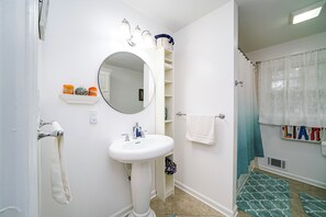Dutxa, banyera d'hidromassatge, assecador de cabells i bidet 