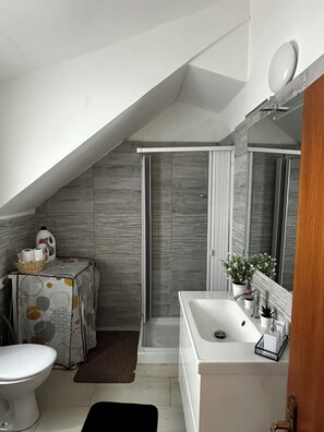 Family Apartment, Multiple Beds, Patio, Beachside | Bathroom - Spàzio apartments Duomo I (Catania)