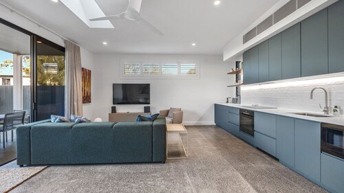 Casa Narra - Pet Friendly Ground-level Apartment By The Beach