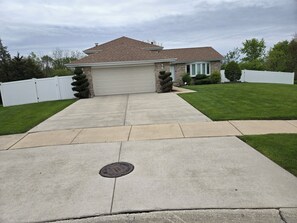 Property grounds - Chicago-area retreat: Private home cinema, massive yard & easy city access! (Richton Park)