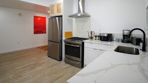 A modern kitchen with stainless steel appliances, a marble countertop, and a built-in oven. - Fully Renovated 4-Bedroom, 3-Bath Home in the Heart of Austin's Attractions (Austin)