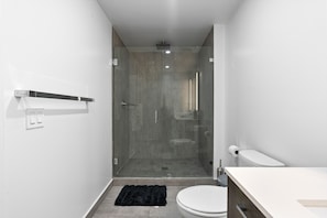 Dusche, Handtücher, Seife, Toilettenpapier