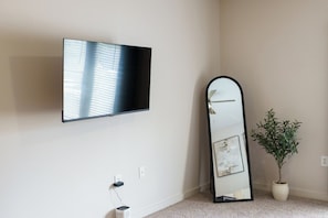 Interior - Stylish 1BR Apartment - Bright, Spacious & Cozy (Atlanta)