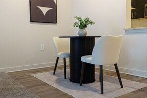 Dining - Stylish 1BR Apartment - Bright, Spacious & Cozy (Atlanta)