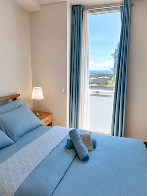 1 bedroom, iron/ironing board, free WiFi, wheelchair access - Mactan Newtown Poolside View near Airport & Beach (Lapu-Lapu)