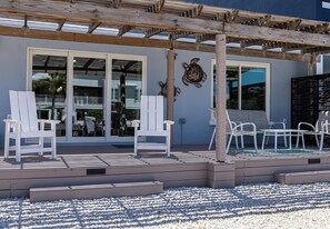 Terrace/patio - Makin Memories Retreat - Private Waterfront Escape (Holmes Beach)