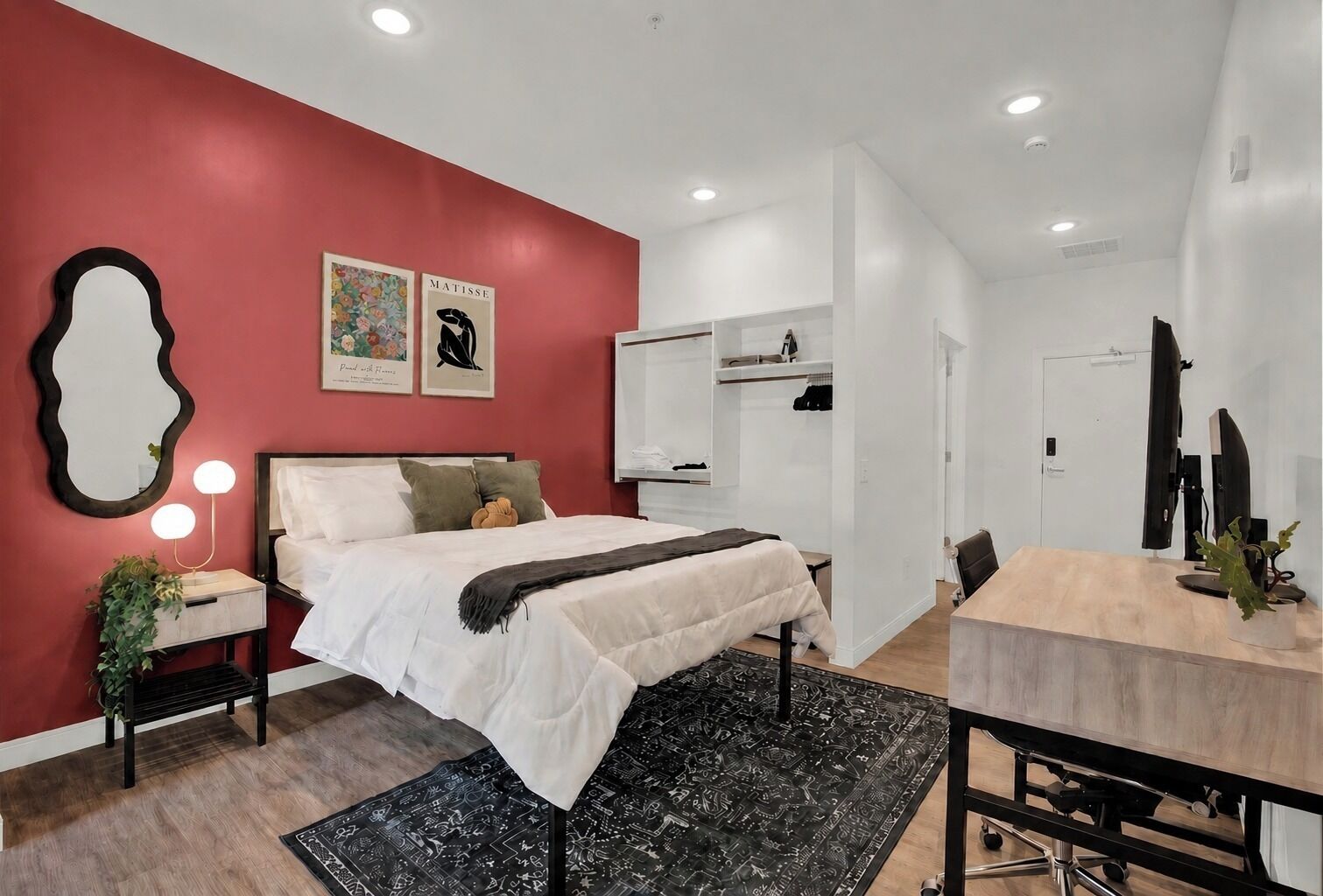 1 bedroom, desk, iron/ironing board, WiFi