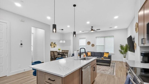 Unclassified image, 1 of 27, button - Premium 2BR Near Downtown & Medical District (Dallas)
