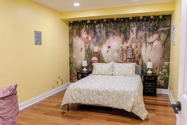 2 bedrooms, desk, travel crib, WiFi (free)