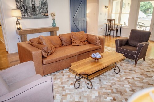 The New Amsterdam Nook
2 Bed - 1 Bath - Full Kitchen - Pool - AC