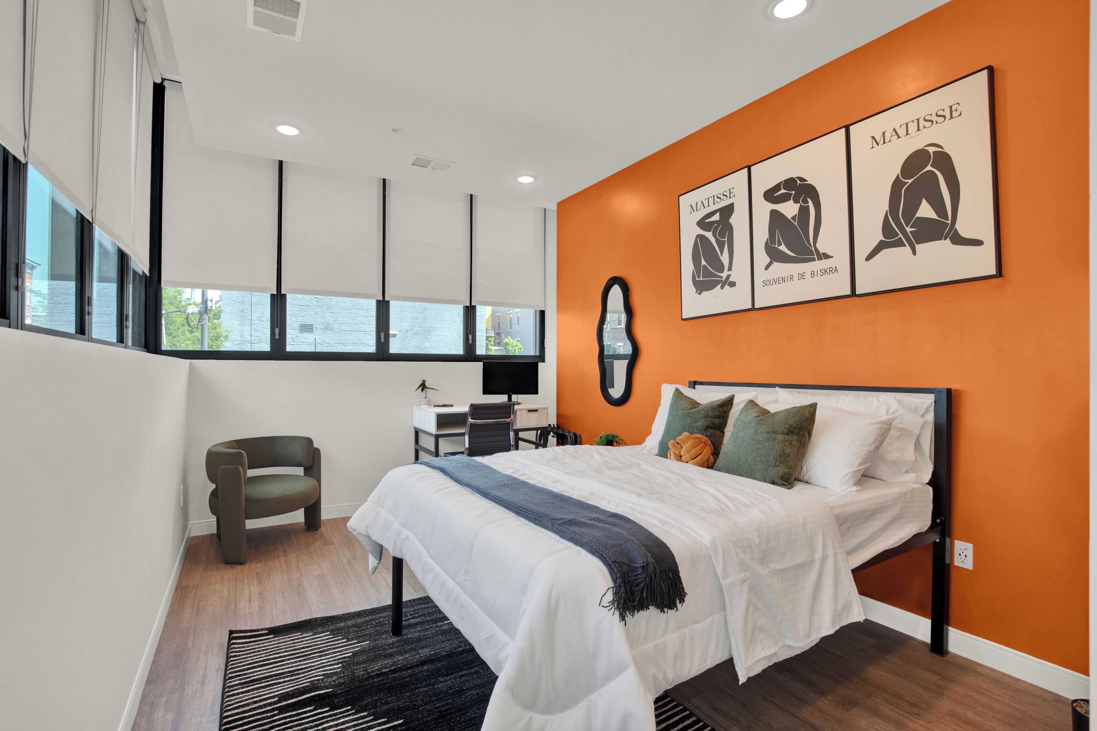 2 bedrooms, desk, iron/ironing board, WiFi