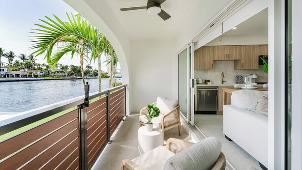 Terrace/patio - The Arches: Waterfront Suite in Boca (Boca Raton)
