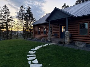 Exterior - Secluded Lakeview Mountain Retreat/hot tub/16 acres (Orofino)