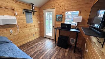 3 bedrooms, desk, free WiFi, bed sheets