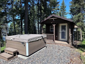 Terrace/patio - Secluded Lakeview Mountain Retreat/hot tub/16 acres (Orofino)