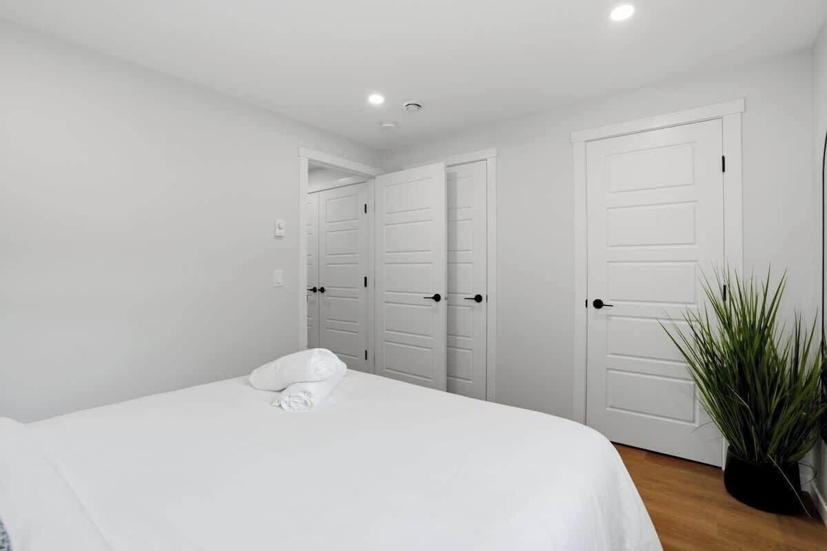 1 bedroom, iron/ironing board, travel crib, WiFi