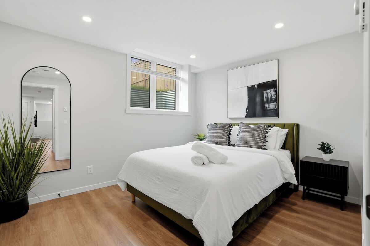 Iron/ironing board, travel cot, WiFi, bed sheets