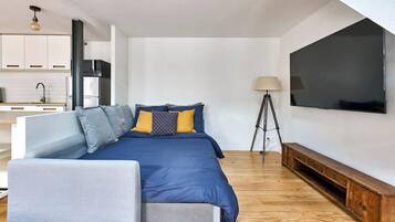 Iron/ironing board, travel crib, WiFi, bed sheets