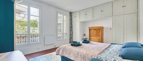 Iron/ironing board, travel cot, WiFi, bed sheets