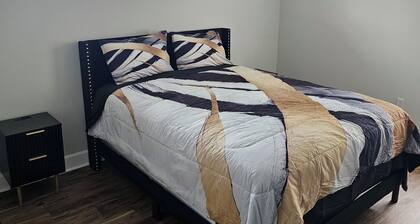 Modern Indianapolis Retreat 3BR/2.5BA Minutes to Hospitals & Downtown