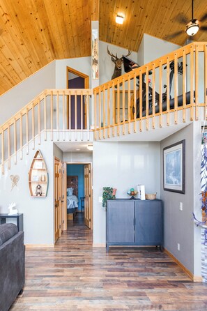 Interior - Serene 3-bedroom house with view of Lake perfect for your getaway (Grand Lake)