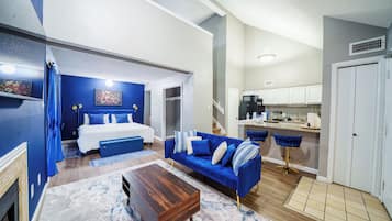Smart TV, fireplace